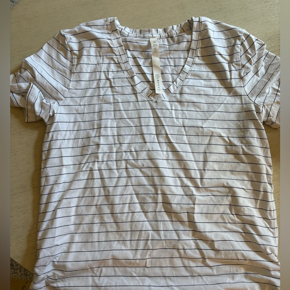 Lululemon women’s shirt